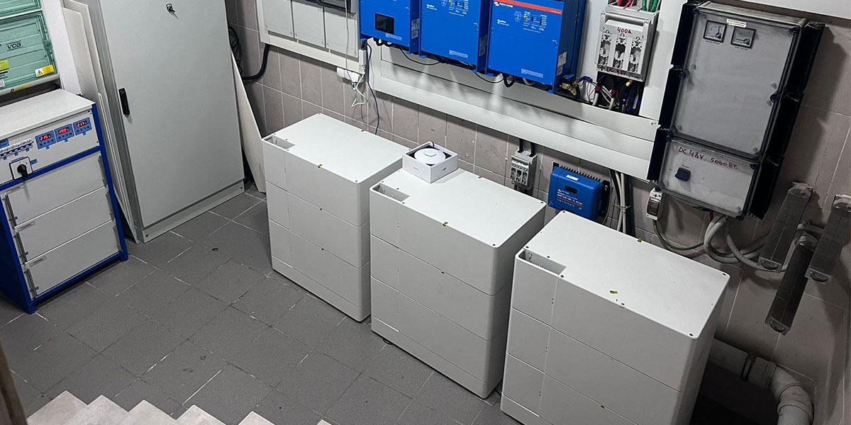 100Ah vs 200Ah Battery A Comprehensive Comparison of Cost, Safety, and Sustainability