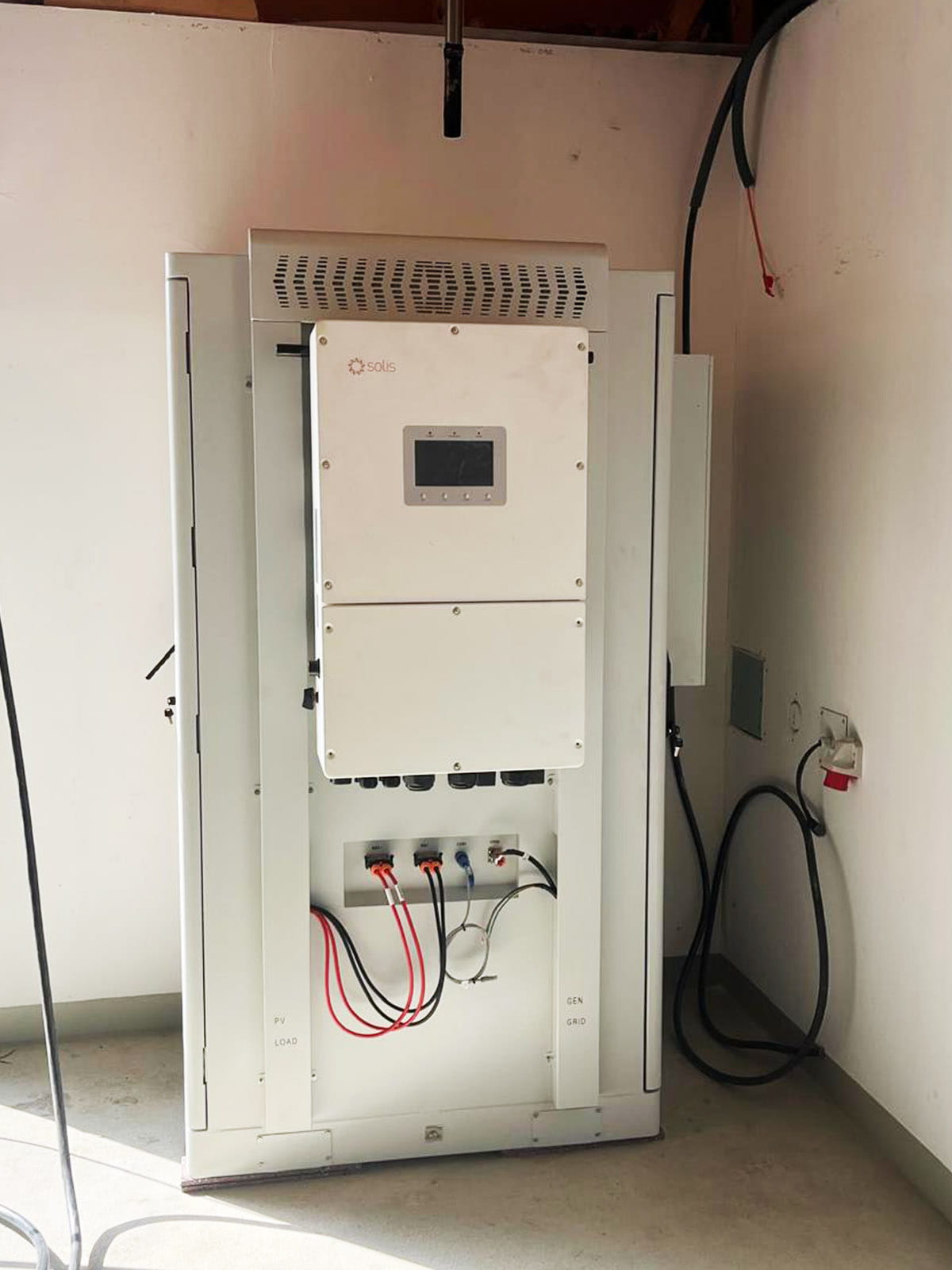 austria-ci-112kwh-dc-coupled-battery-case-1