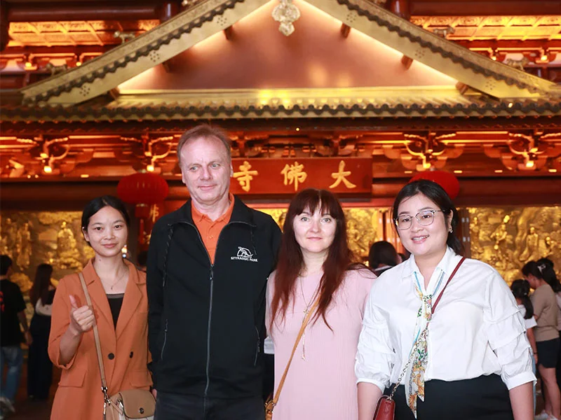 client-temple-visitor-group