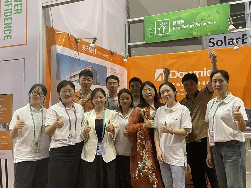 expo-booth-team-group