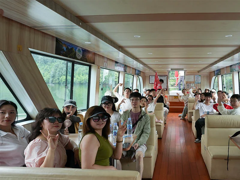 life-lake-cruise-group